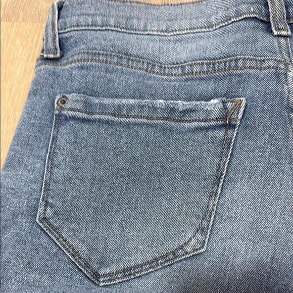 Kensie Blue Jean Shorts Distressed Frayed Hem - Picture 9 of 10